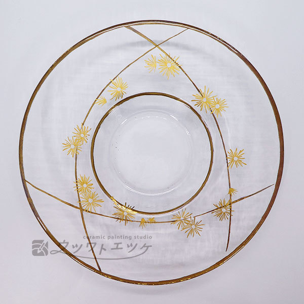 金で植物が描かれた描かれたガラスの丸皿