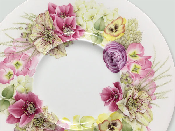 フラワーリースの描かれた大皿