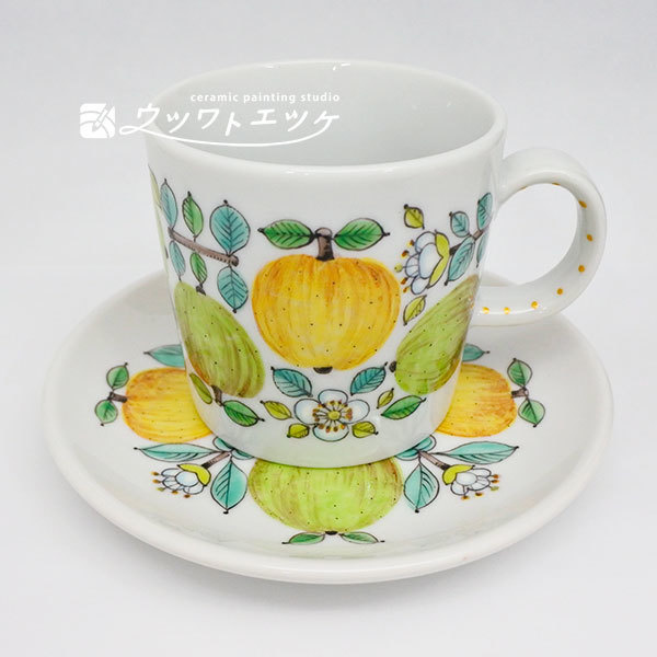 リンゴのカップアンドソーサー