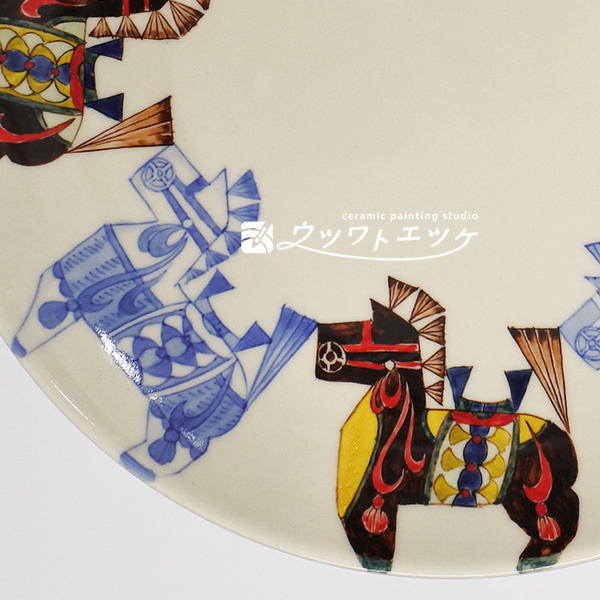 青と茶色で描かれた馬