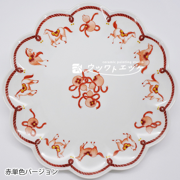 金色の盛り絵具と赤で馬と瓢箪が描かれた菊皿