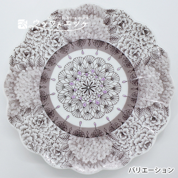 グレーでコデマリや文様が描かれた菊皿