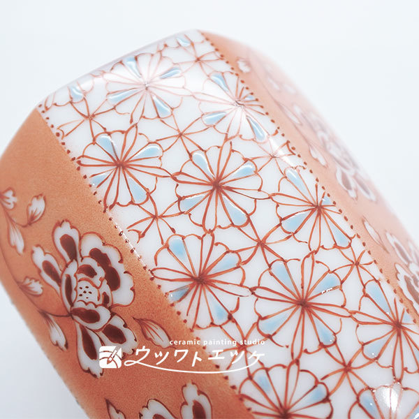 水色の盛り絵具で装飾された文様部分の拡大