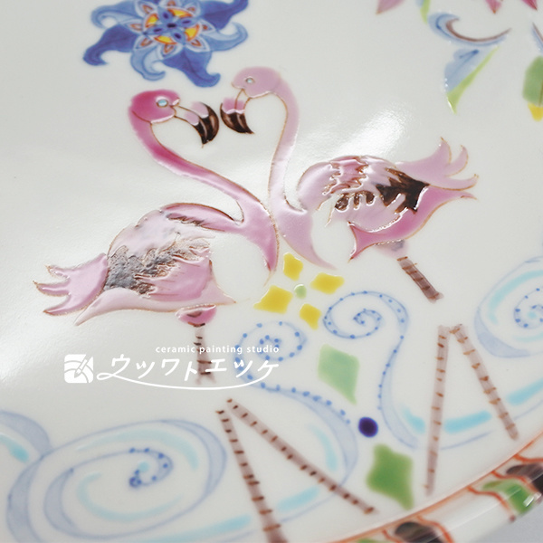 ピンク系の絵具で描かれたフラミンゴ部分の拡大