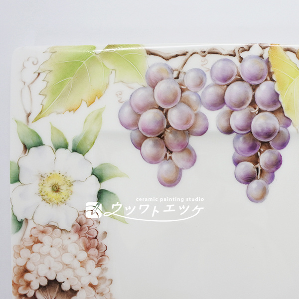 紫系のブドウ部分の拡大