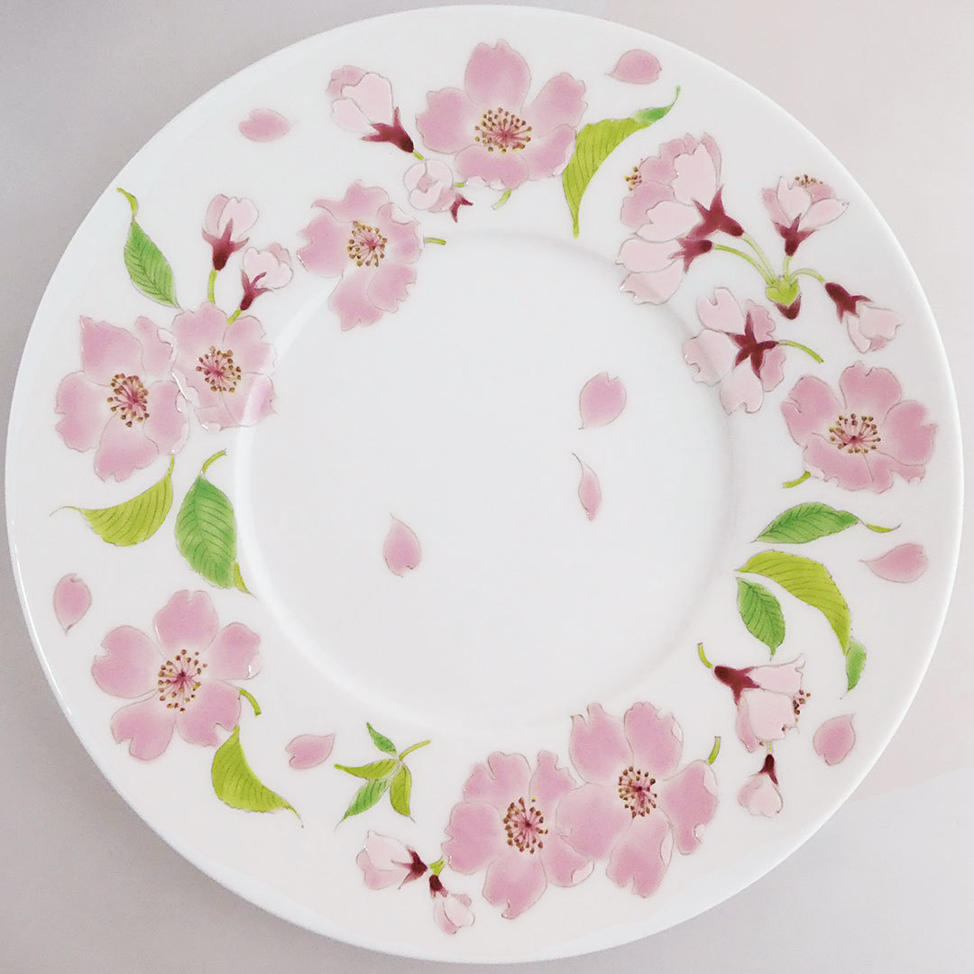 桜が描かれた丸皿