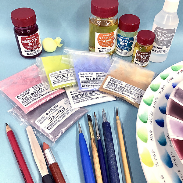 ペン描きの道具とペン描きで描いた鳥の作品