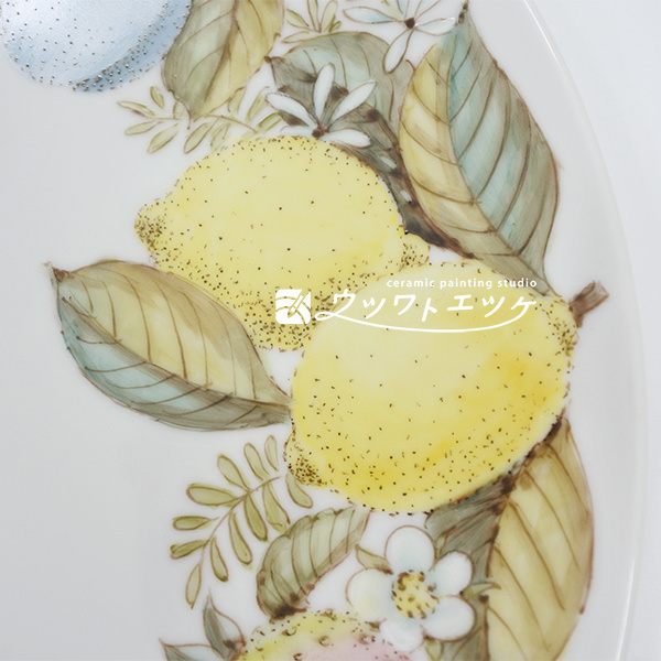 一部点描を用いて描かれたレモン