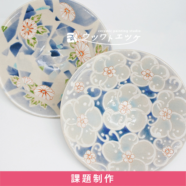 和絵具で花柄が描かれた浅鉢2種